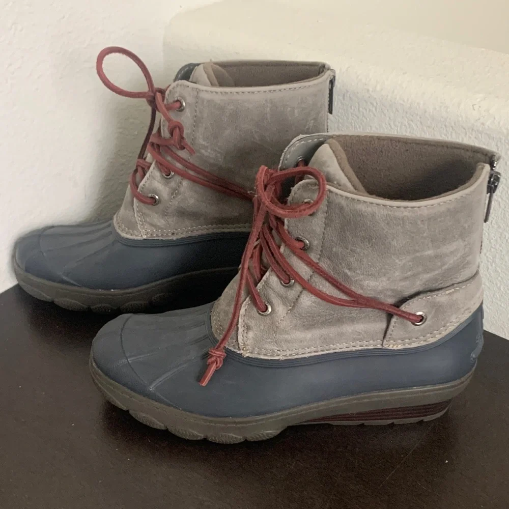 Sperry Duck Boots Gray and Red Lace Up Boots. - Picture 8 of 8